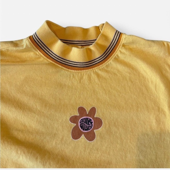 Quiksilver Yellow Crop Top with Graphic Design - Picture 3 of 5